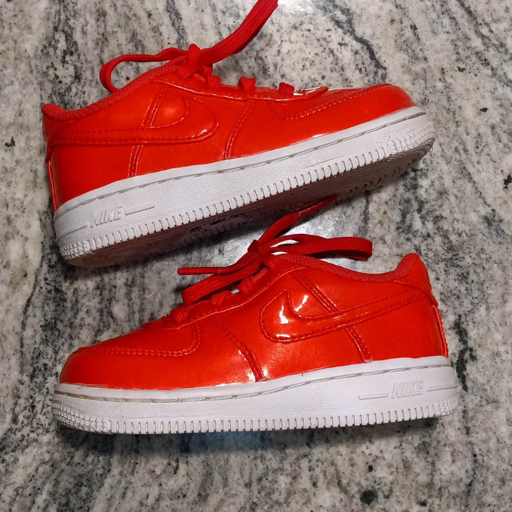Kids size 8c siren red Air Force one